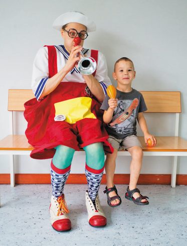 КЛОУН, КОТОРЫЙ ЖИВЕТ В БОЛЬНИЦЕ